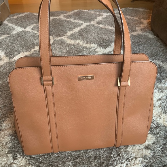 kate spade Handbags - Like new Kate spade purse 👜 💞